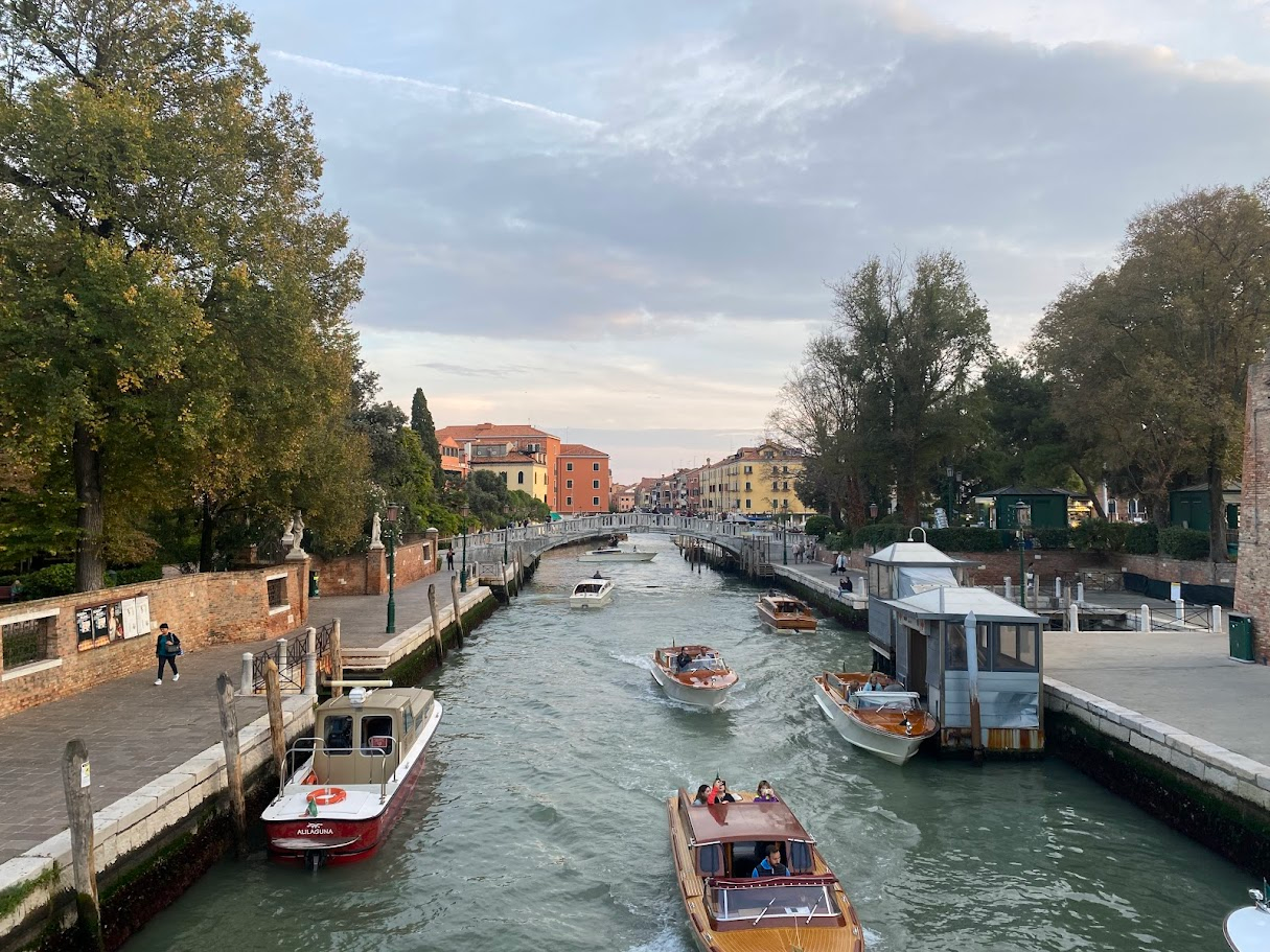 Venice Like You’ve Never Seen It – Gondolas, Secrets, and Sunrise Magic